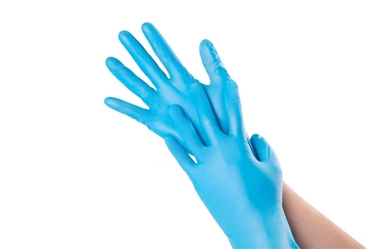Luvas azuis de vinil para trabalhadores alimentares concebidas para proteger as mãos durante a preparação e manuseio de alimentos em ambientes profissionais
